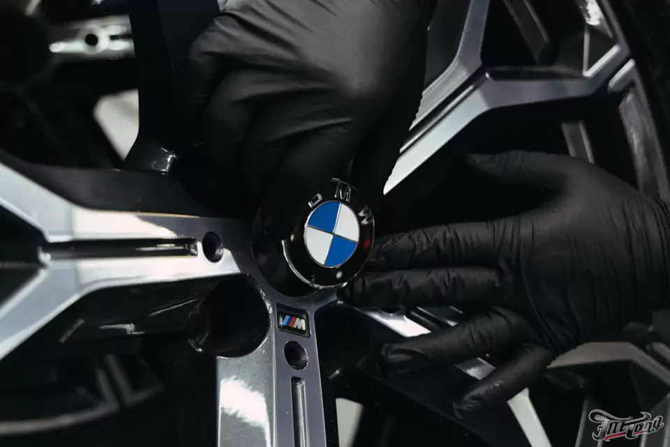 Фирменный шиномонтаж с адаптацией и балансировкой на стендах Hunter для BMW X5